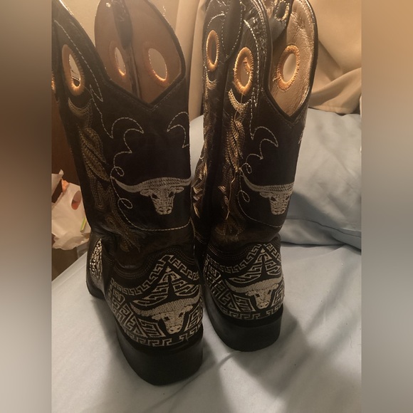 Brand new boots - Picture 3 of 4